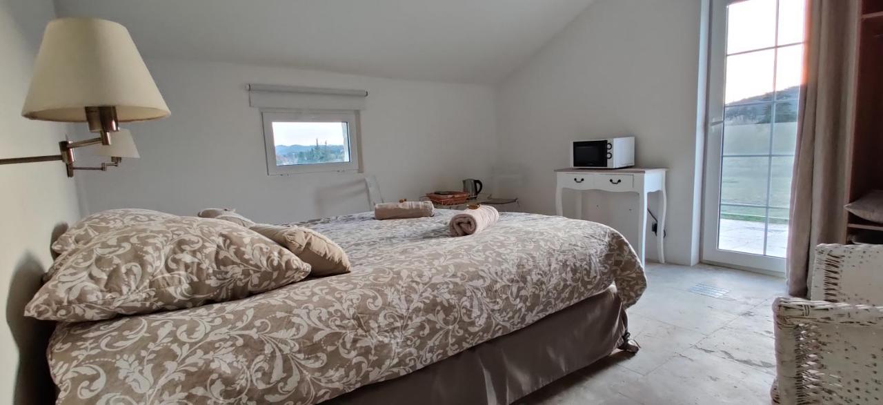 Apartament Superbe Chambre Avec Terrasse, Parking Prive, Jardin, Calme, Climatisation, 10 Mn Pont Du Gard #7 Rochefort-du-Gard Zewnętrze zdjęcie