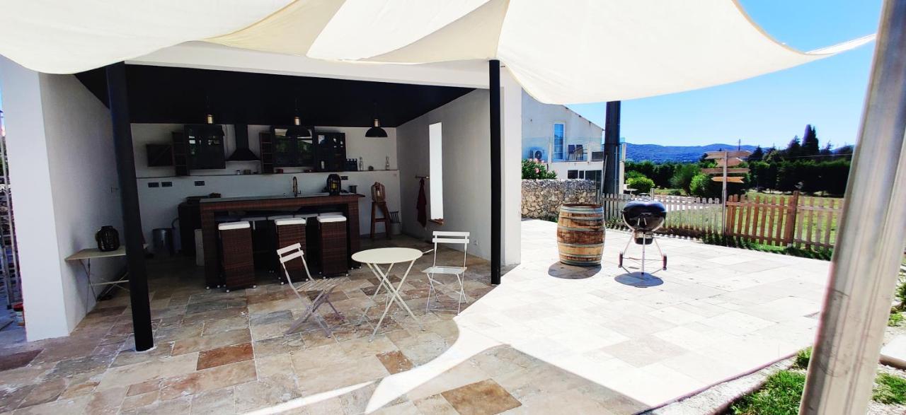 Apartament Superbe Chambre Avec Terrasse, Parking Prive, Jardin, Calme, Climatisation, 10 Mn Pont Du Gard #7 Rochefort-du-Gard Zewnętrze zdjęcie