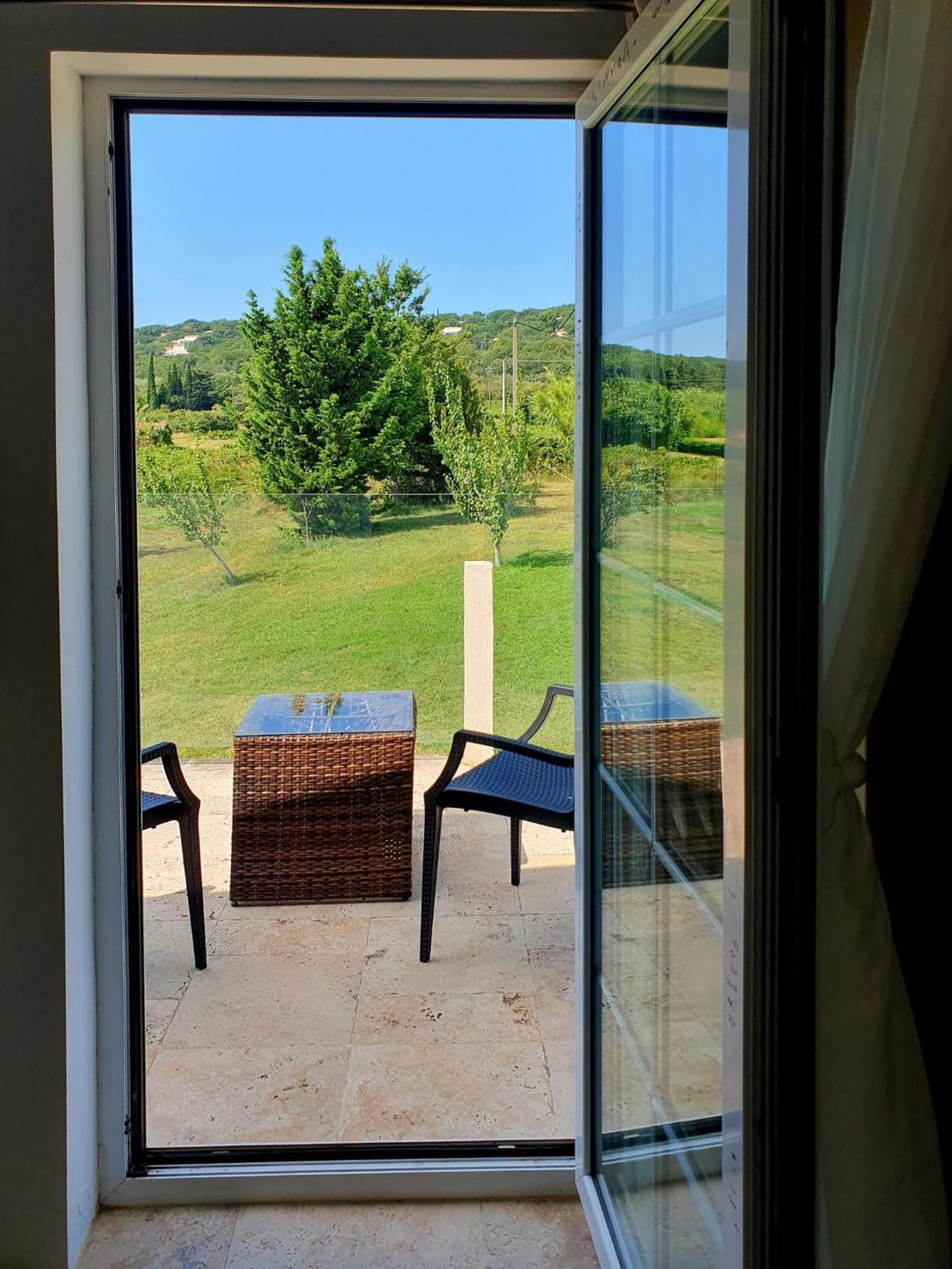Apartament Superbe Chambre Avec Terrasse, Parking Prive, Jardin, Calme, Climatisation, 10 Mn Pont Du Gard #7 Rochefort-du-Gard Zewnętrze zdjęcie