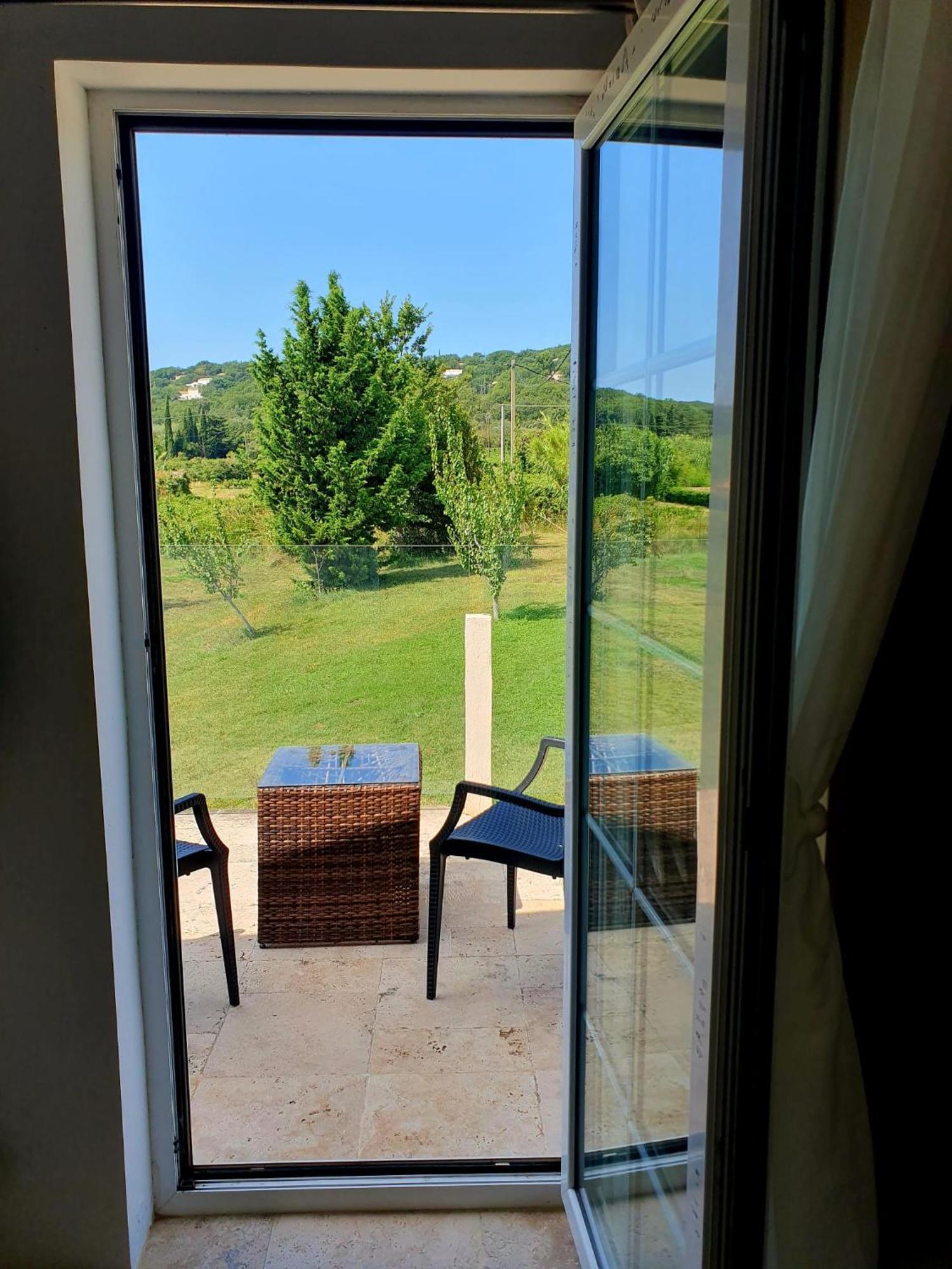 Apartament Superbe Chambre Avec Terrasse, Parking Prive, Jardin, Calme, Climatisation, 10 Mn Pont Du Gard #7 Rochefort-du-Gard Zewnętrze zdjęcie